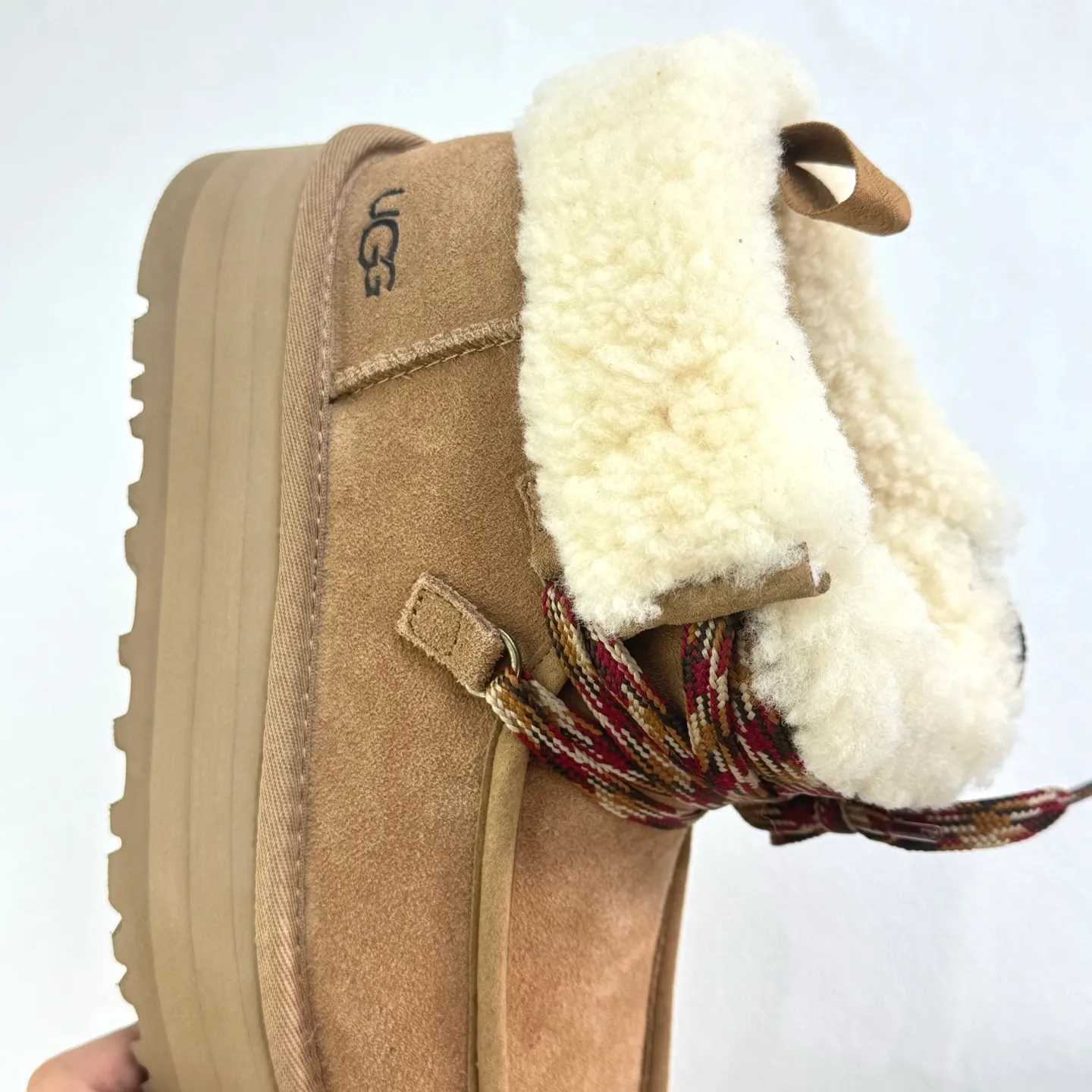 Self-pickup 💰560 Ugg Fukala lace-up boots 3954 The official website's main recommendation. A must-have for Maillard in autumn and winter. Every color matches well. The shape is super positive. The soles are increased by 3.8cm. Perfectly modifying the leg shape. Simple and elegant style. Must be arranged! size：35-40